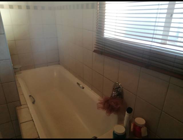1 BEDROOM APARTMENT FOR SALE IN RUSTENBURG CENTRAL